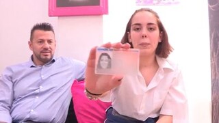 Colegiala de España se mete en el porno muy joven para joder a sus progenitores