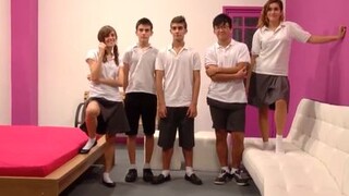 Estudiantes españoles follan como locos haciendo una orgía