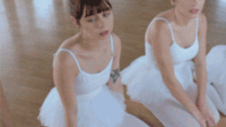 Bailarinas jóvenes folladas por su adiestrador a lo largo de las clases